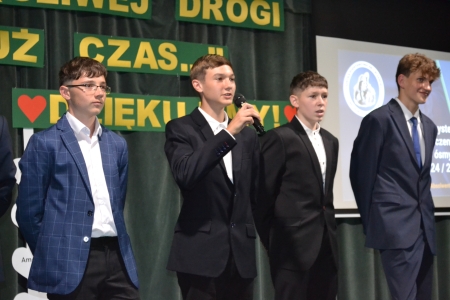 UROCZYSTE POŻEGNANIE KLAS ÓSMYCH
